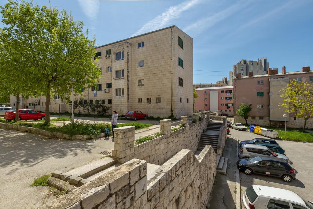Sunny Apartment Split Bilik gambar